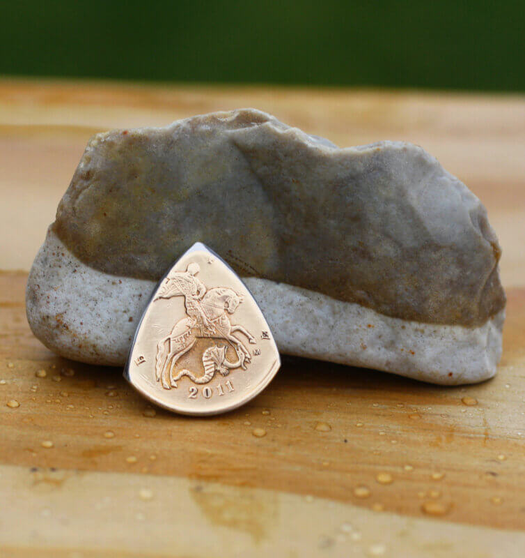 2011 Russia 10 Kopeks Coin Guitar Pick